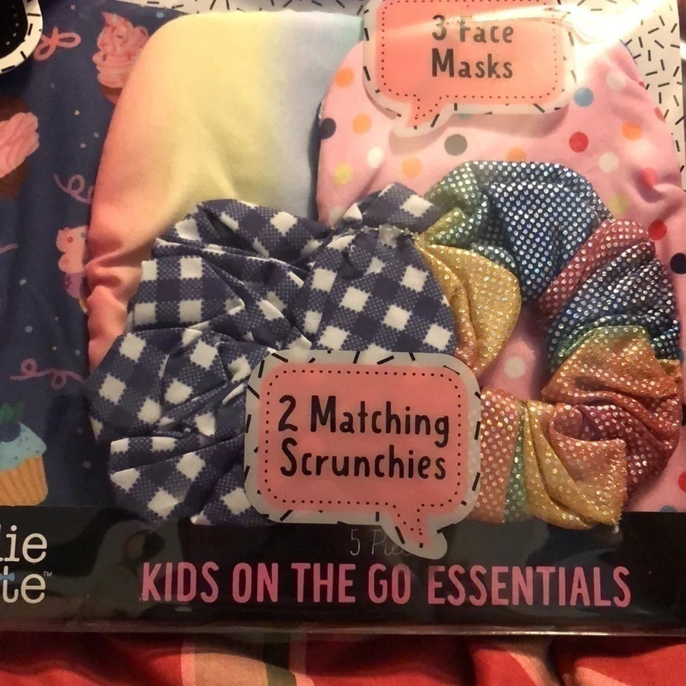 Addie & tate Washable Kids Face Mask and scrunchies with reusable pouch